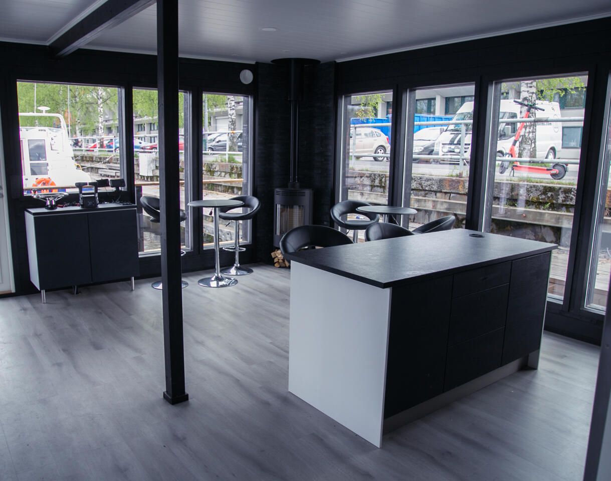 Vertical oleskelutila